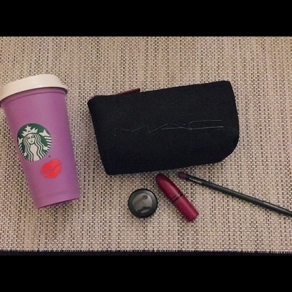 🔥MAC 4 piece makeup🔥 DISCOUNTED SHIPPING!